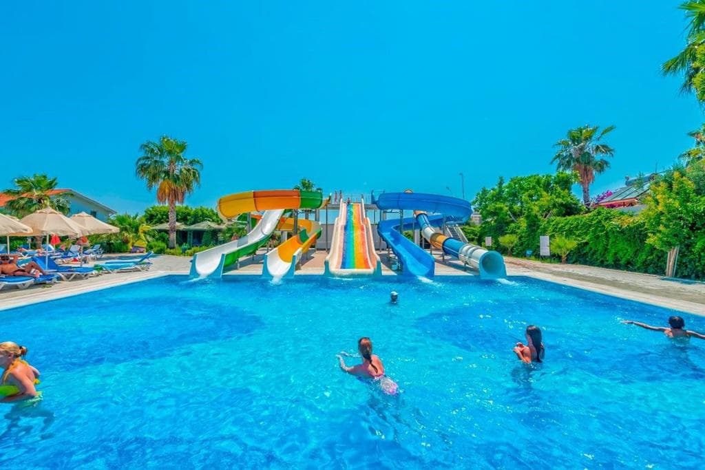 Serenis Hotel