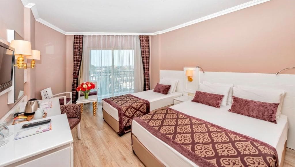 Serenis Hotel