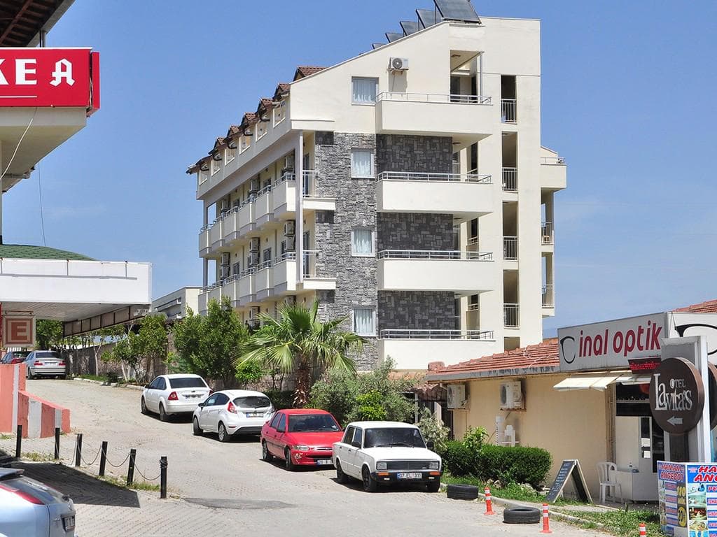Lavitas Hotel