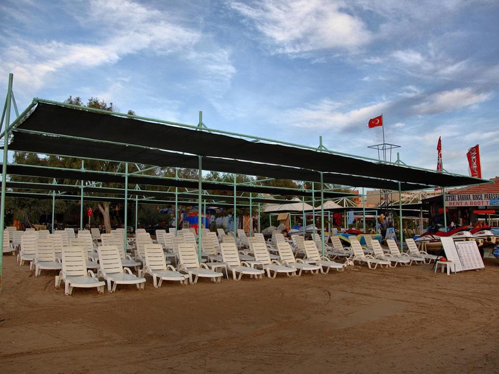 Lavitas Hotel