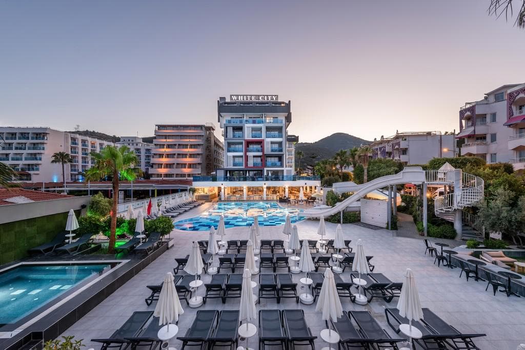 White City Beach Hotel
