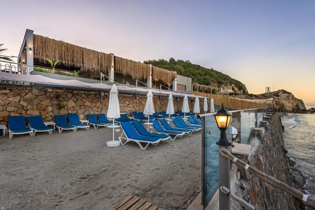White City Beach Hotel