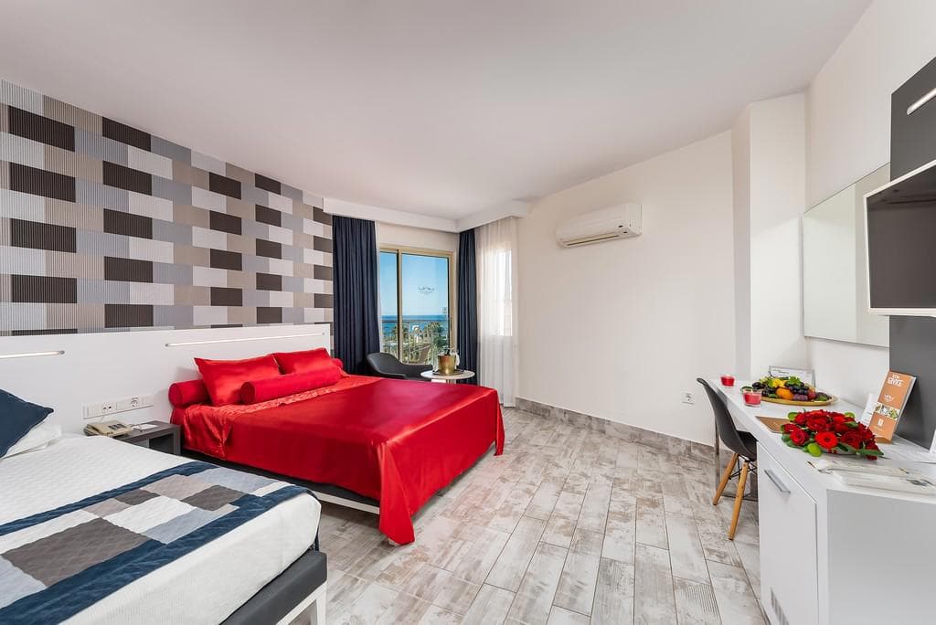 White City Beach Hotel