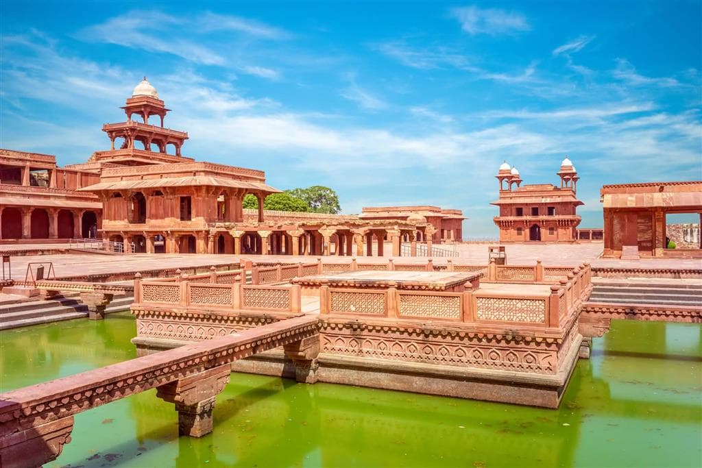 Fatehpur Sikri pri Agra bolo krátko hlavným mestom Mughalskej ríše, no opustené najmä pre nedostatok vody