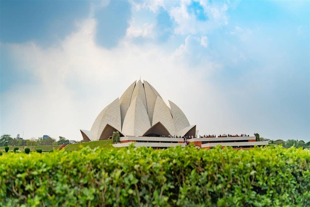Lotus Temple v New Delhi má tvar lotosového kvetu a je otvorený pre všetky náboženstvá bez rozdielu