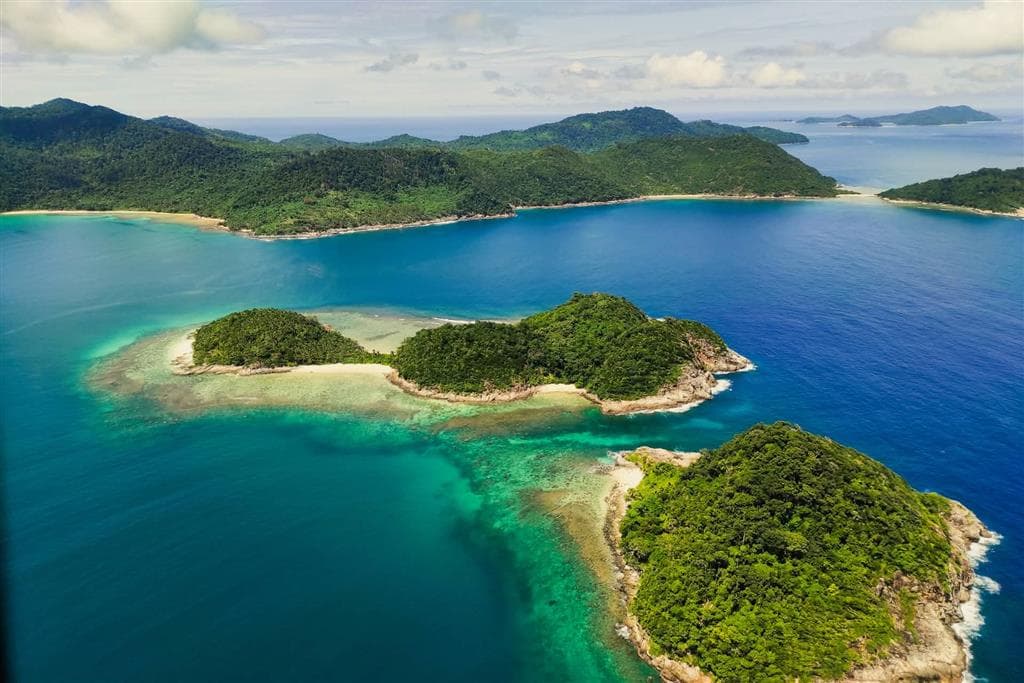 Andamanské ostrovy patria k najmenej dotknutým oblastiam Indie, pričom niektoré ostrovy sú stále neprístupné kvôli ochrane pôvodných kmeňov