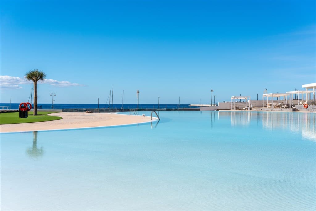 bazen hotela Barcelo Playa Blanca na ostrove Lanzarote