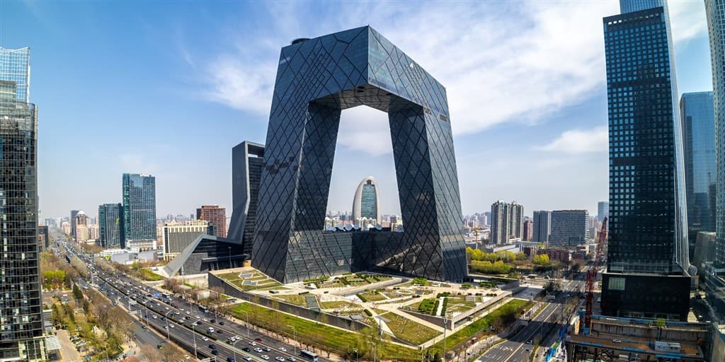 Ikonická budova čínskej televízie CCTV Peking