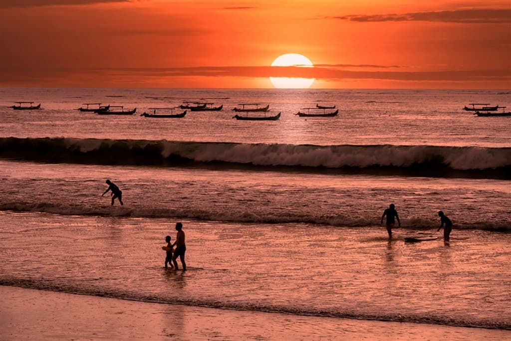 Slávna surferská pláž Kuta Bali
