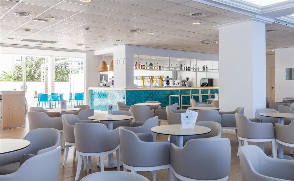 BlueSea Grand Playa - bar - letecký zájazd od  - Malorka, Sa Coma