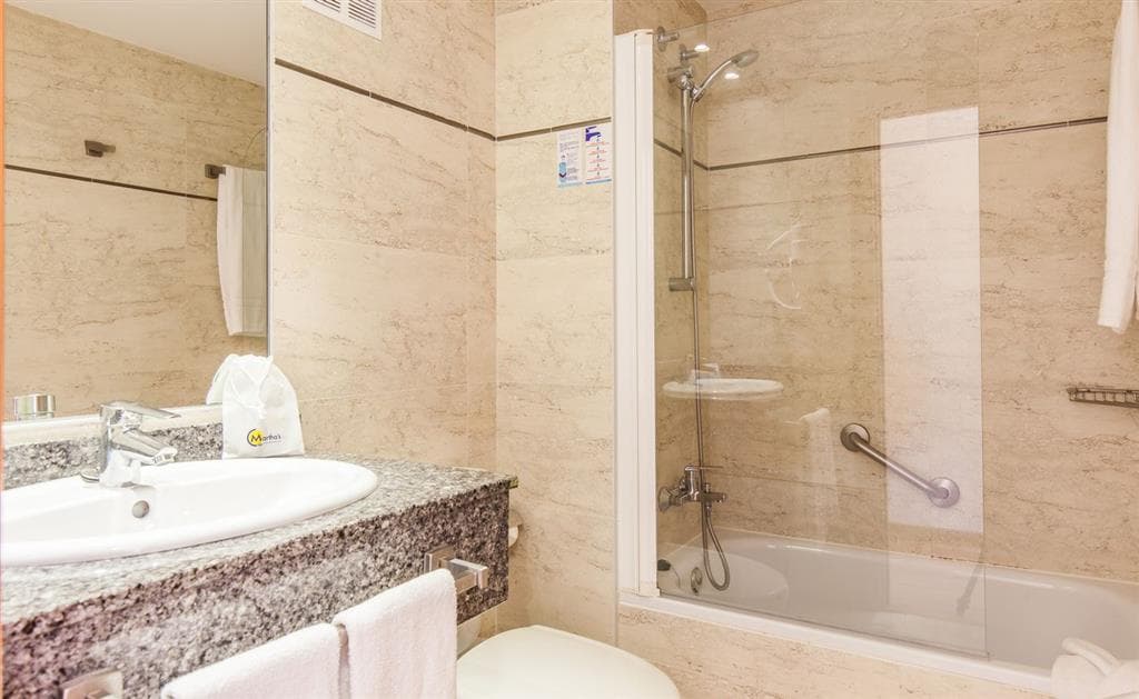 hotel BlueSea Club Marthas - kúpeľňa - letecký zájazd od  - Malorka, Cala d´Or