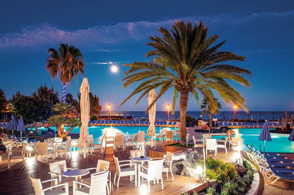 Hotel Grand Teguise Playa - terasa - letecký zájazd  - Lanzarote, Costa Teguise