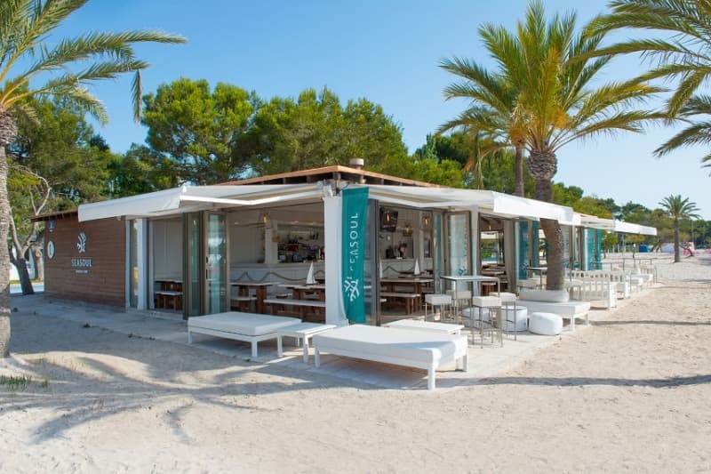 Iberostar Ciudad Blanca - bar na pláži - letecký zájazd  - Malorka, Alcúdia