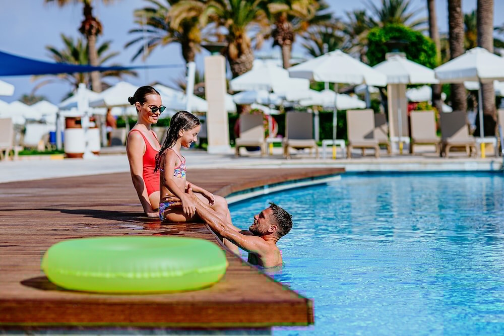 Louis Ledra Beach - bazén - letecký zájazd  - Cyprus, Paphos