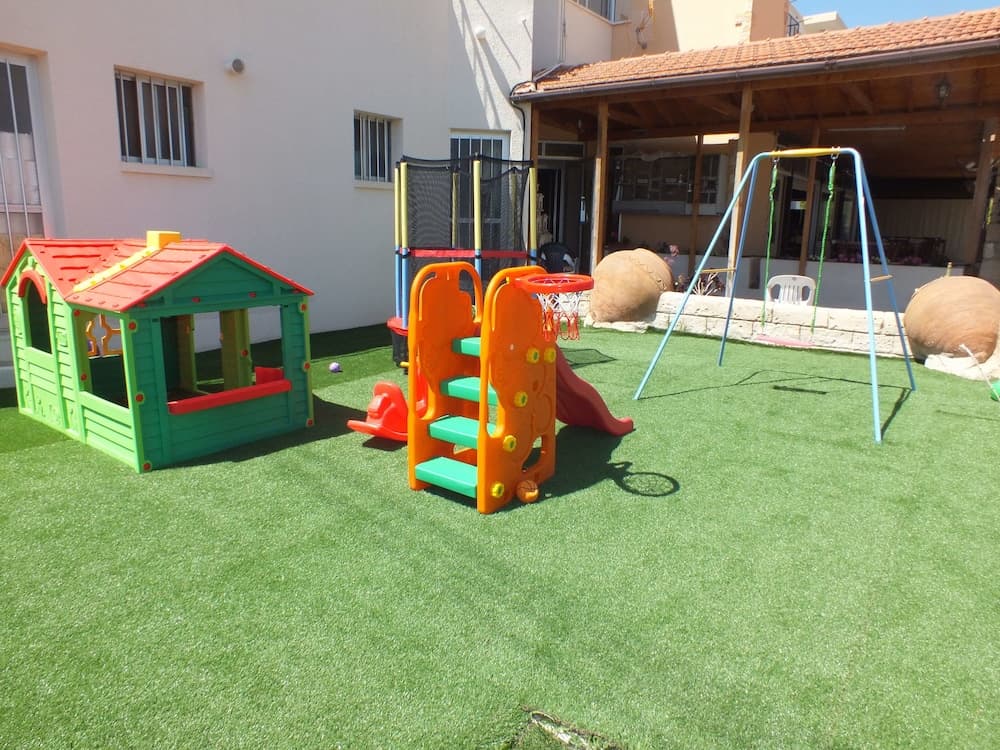 Patsas Apartments - detské ihrisko - letecký zájazd  - Cyprus, Coral Bay