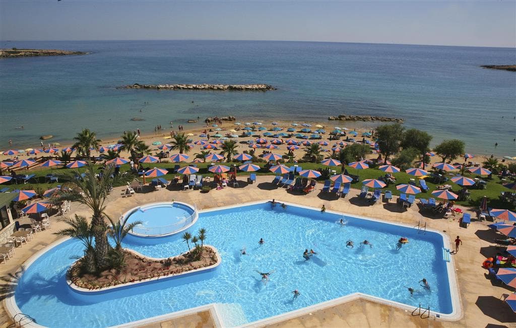 Corallia Beach - bazén - letecký zájazd  - Cyprus, Coral Bay