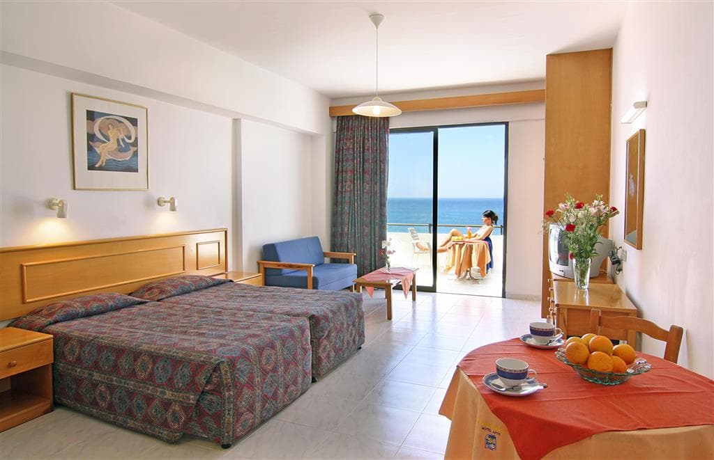 Corallia Beach - izba - letecký zájazd  - Cyprus, Coral Bay