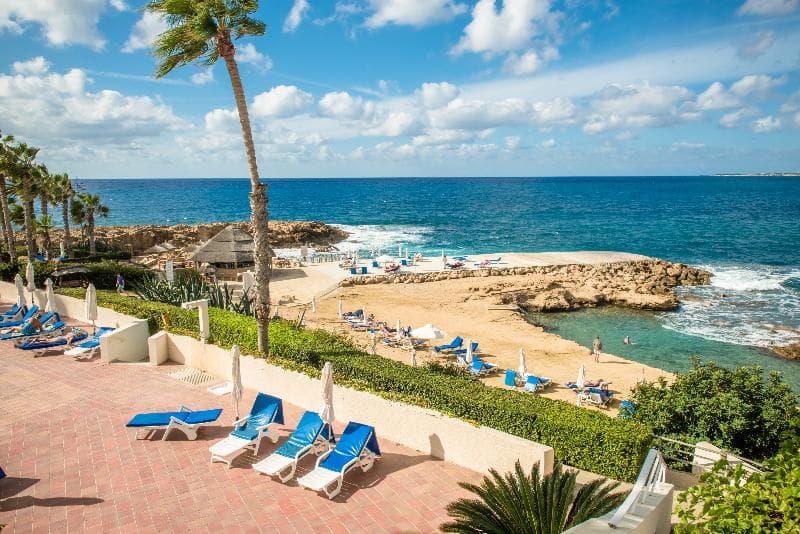 Cynthiana Beach Hotel - pláž - letecký zájazd  - Cyprus, Paphos