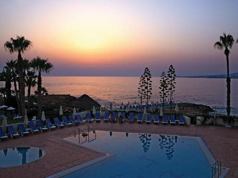 Cynthiana Beach Hotel - bazén - letecký zájazd  - Cyprus, Paphos
