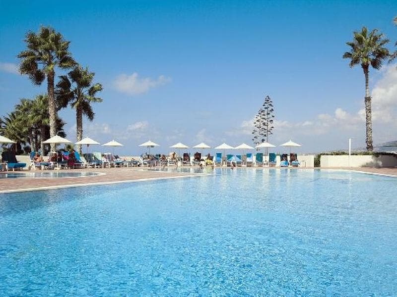Cynthiana Beach Hotel - bazén - letecký zájazd  - Cyprus, Paphos