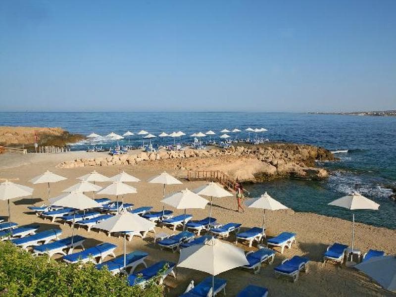 Cynthiana Beach Hotel - pláž - letecký zájazd  - Cyprus, Paphos