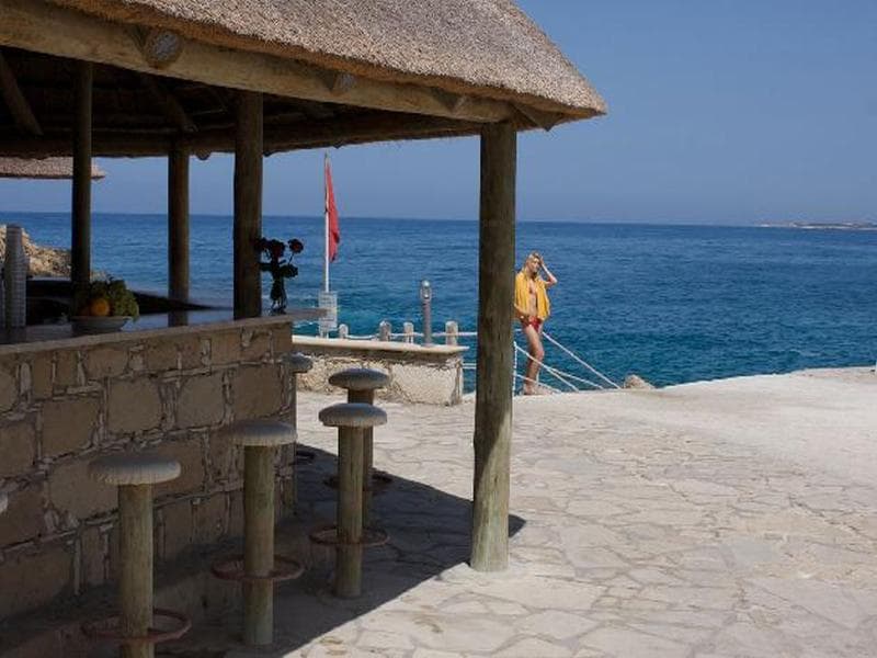 Cynthiana Beach Hotel - plážový bar - letecký zájazd  - Cyprus, Paphos