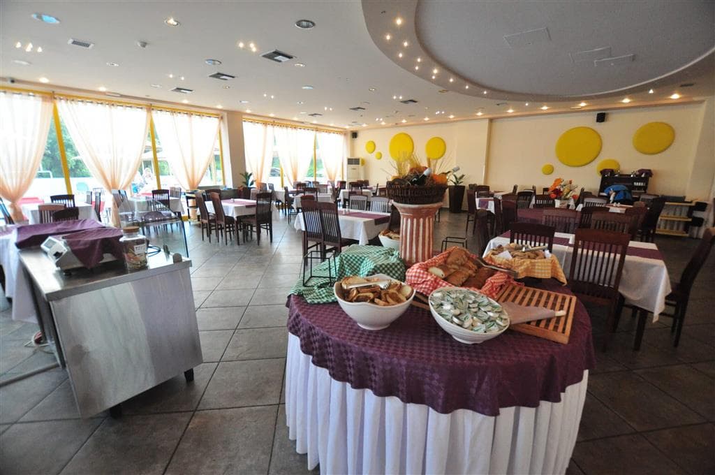 Hotel Michelangelo - reštaurácia - letecký zájazd s   Korfu - Kassiopi