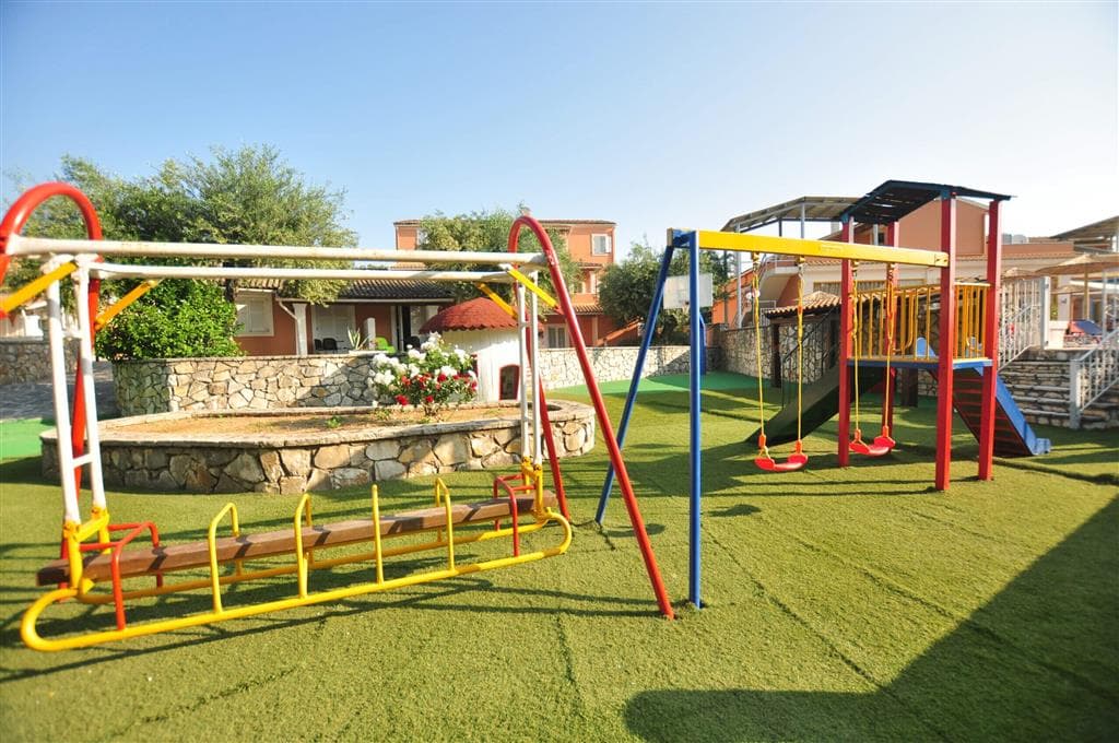 Hotel Michelangelo - detske ihrisko - letecký zájazd s   Korfu - Kassiopi