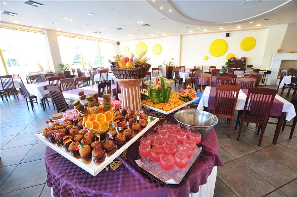 Hotel Michelangelo - restaurácia- letecký zájazd s   Korfu - Kassiopi