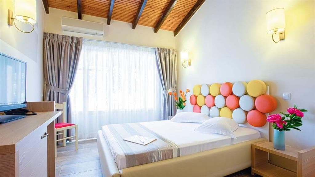 Hotel Michelangelo - izba - letecký zájazd s   Korfu - Kassiopi
