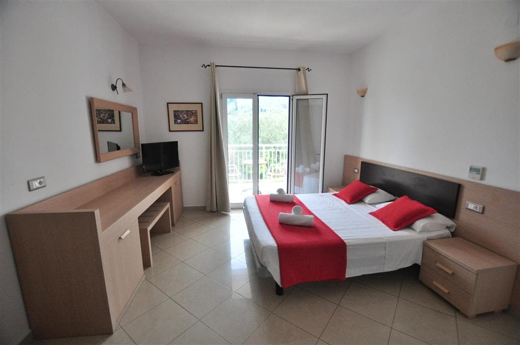 Hotel Michelangelo -izba - letecký zájazd s   Korfu - Kassiopi