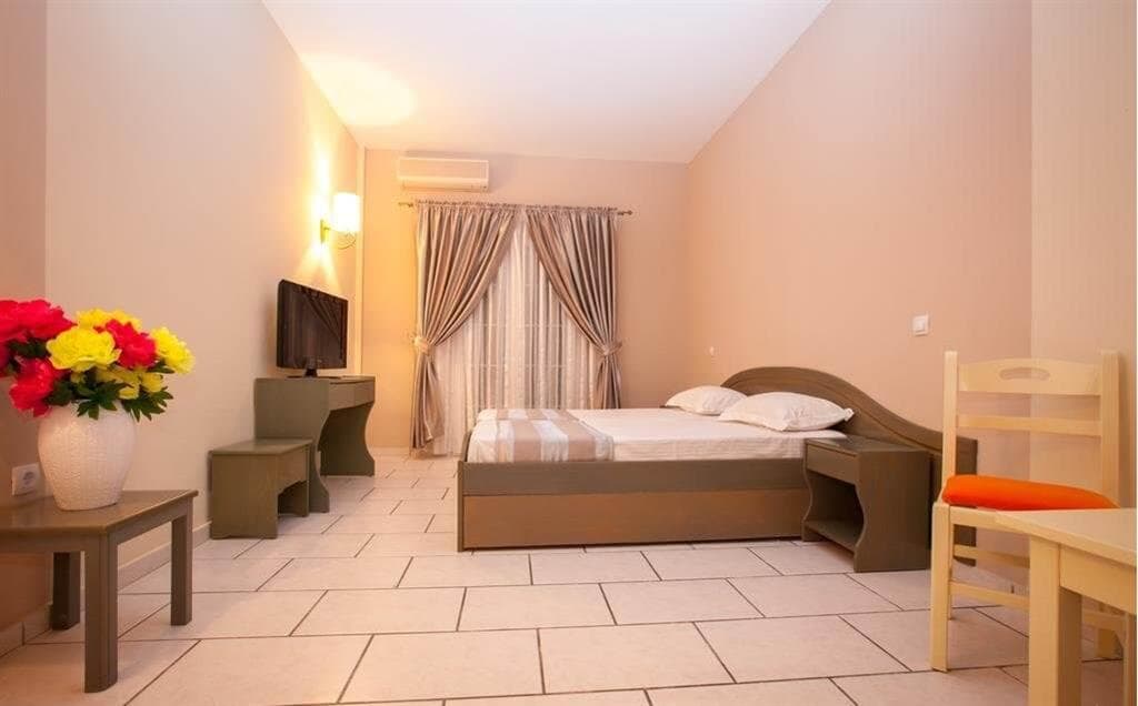 Hotel Michelangelo - izba - letecký zájazd s   Korfu - Kassiopi