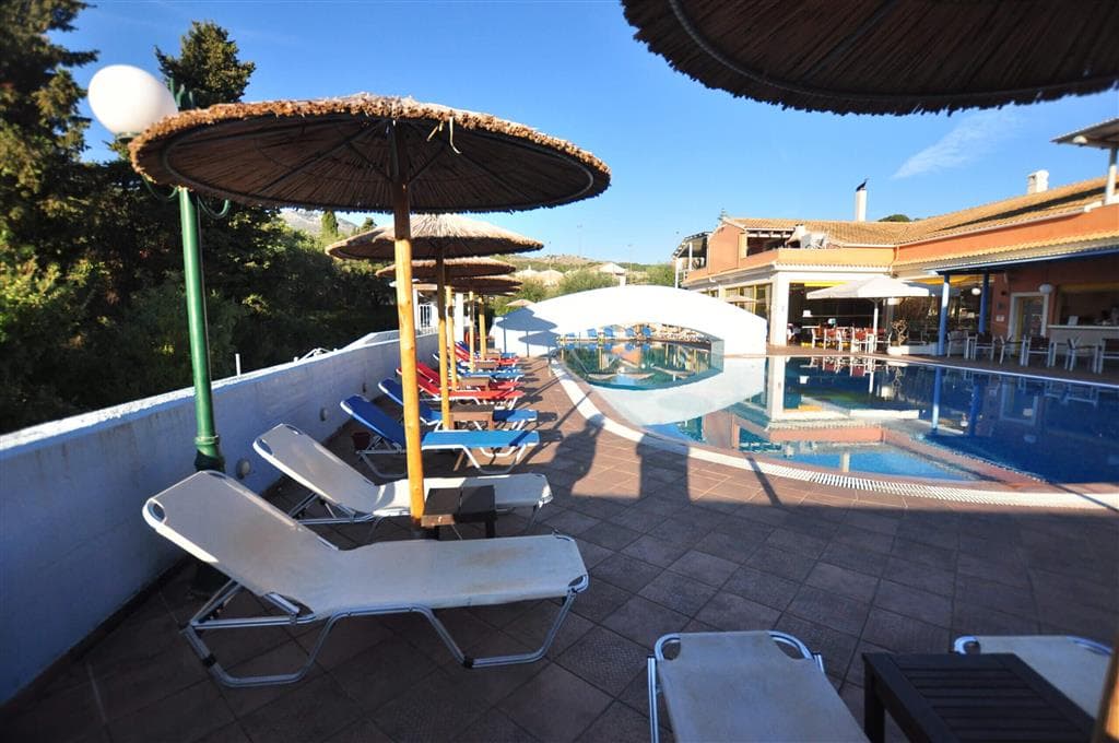 Hotel Michelangelo - bazen- letecký zájazd s   Korfu - Kassiopi