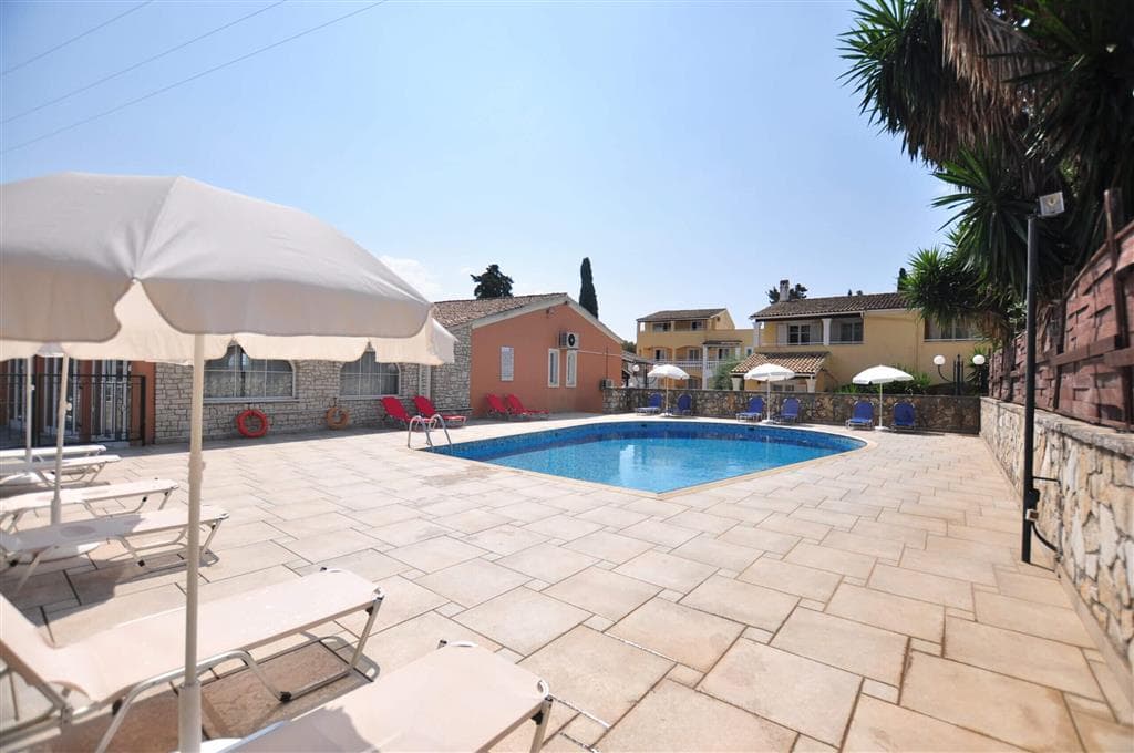 Hotel Michelangelo - bazen - letecký zájazd s   Korfu - Kassiopi