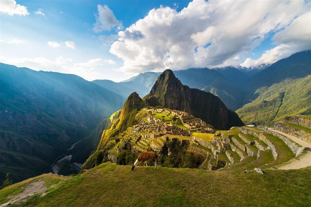 Jeden z novodobých divov sveta – Machu Picchu – miesto, kde sa stretáva história, príroda a neopakovateľná energia Ánd