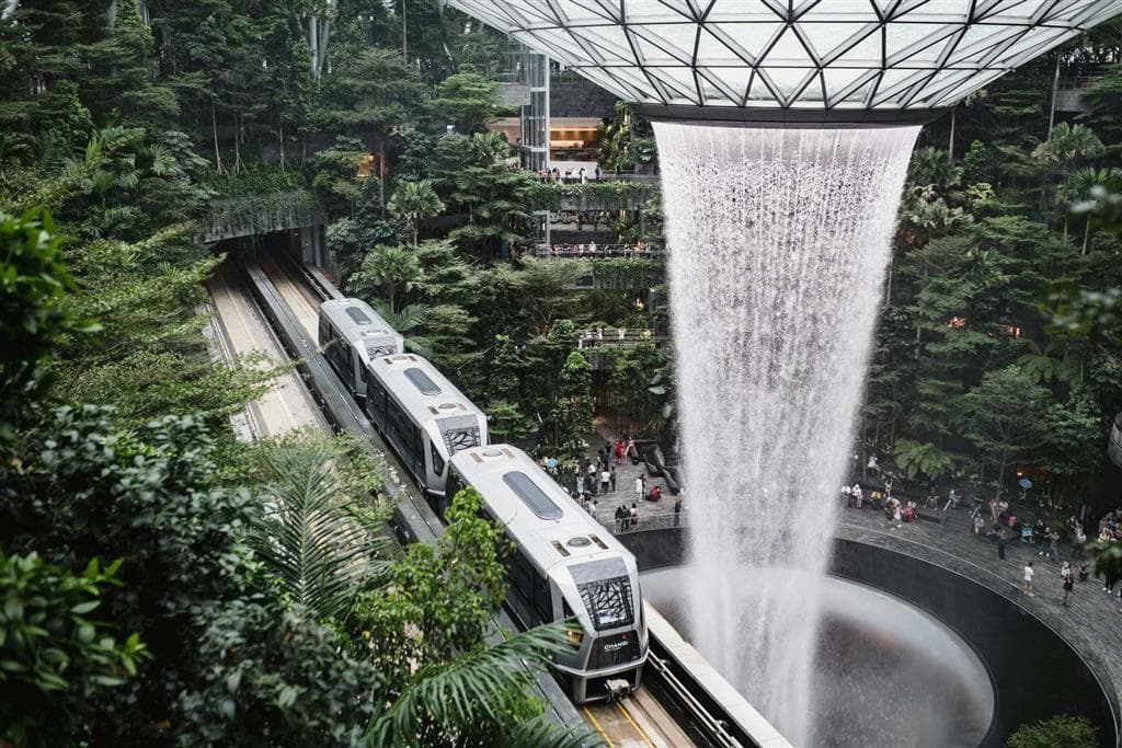 Letisko Changi v Singapure je unikátne spojenie prírody a modernej architektúry