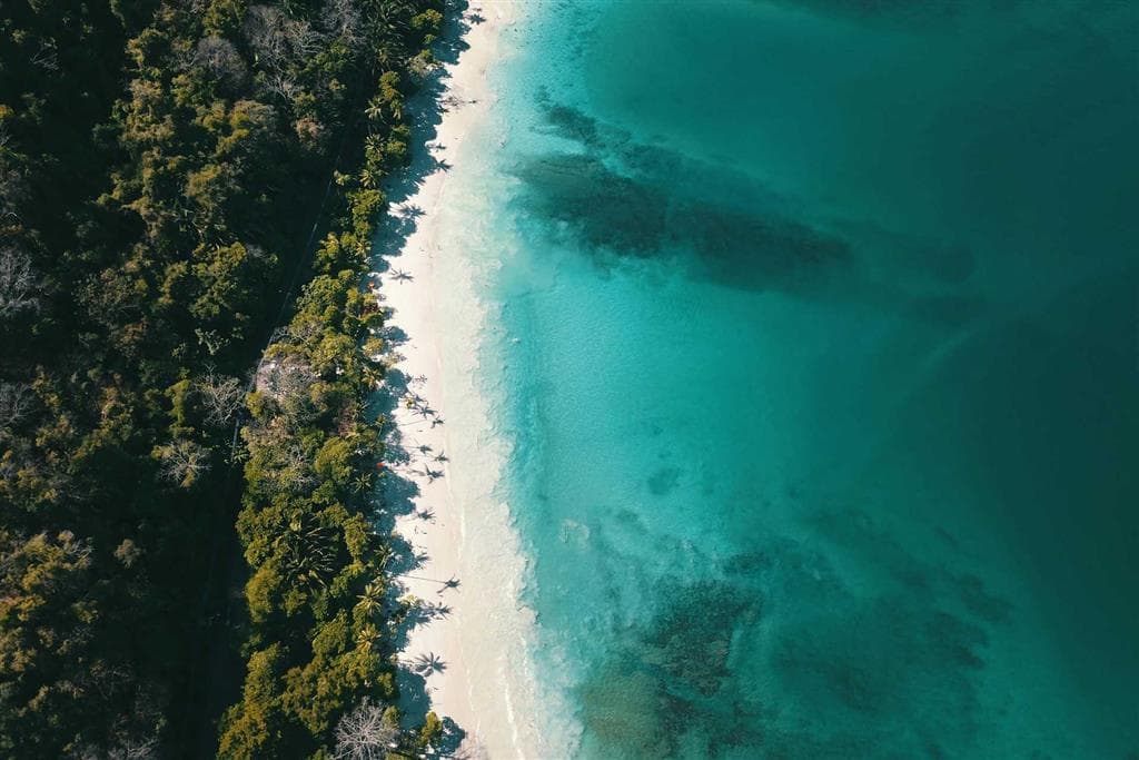 Kostarika je jednou z mála krajín sveta, ktorú obmývajú vody Tichého oceánu aj Karibského mora