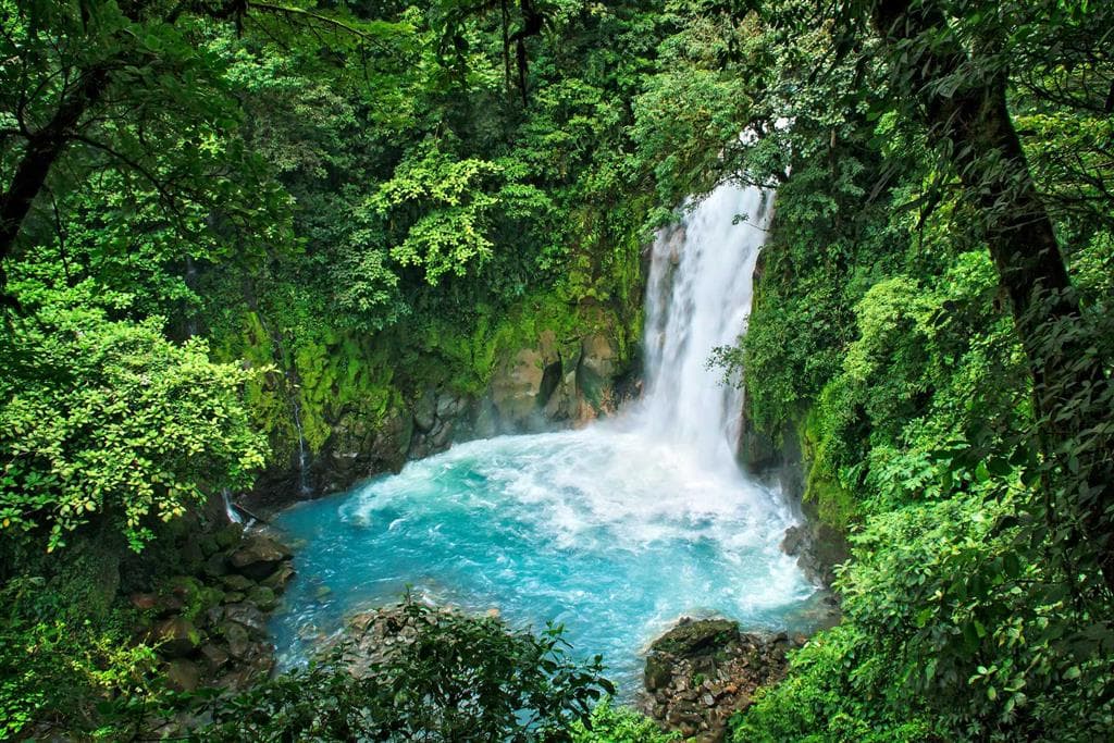 Kúpanie v termálnych prameňoch pod sopkou Arenal patrí medzi najobľúbenejšie zážitky v Kostarike