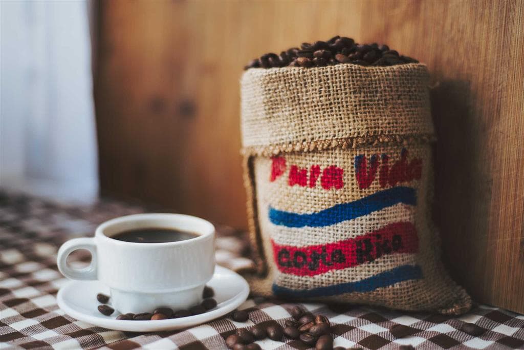 Vulkanická pôda, vysoká nadmorská výška a tropické podnebie vytvárajú ideálne podmienky pre pestovanie kávy arabica