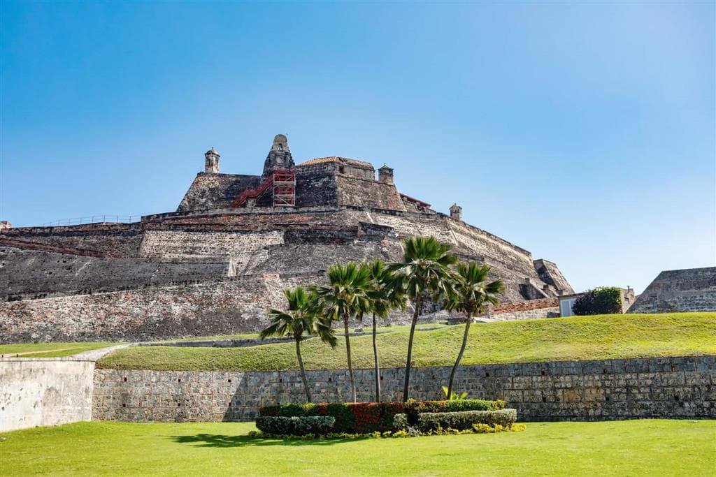 Masívne kamenné hradby a tunely najväčšej španielskej vojenskej pevnosti v Južnej Amerike Castillo San Felipe de Barajas