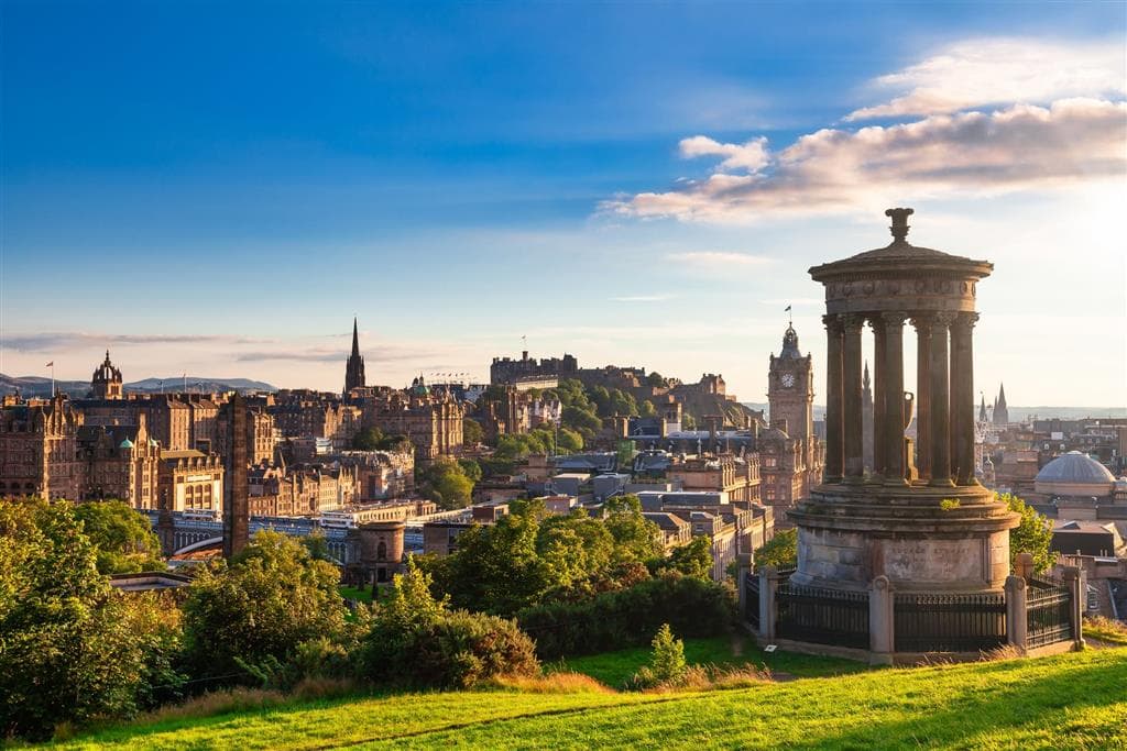 Panoramatický výhľad na Edinburgh z Calton Hill