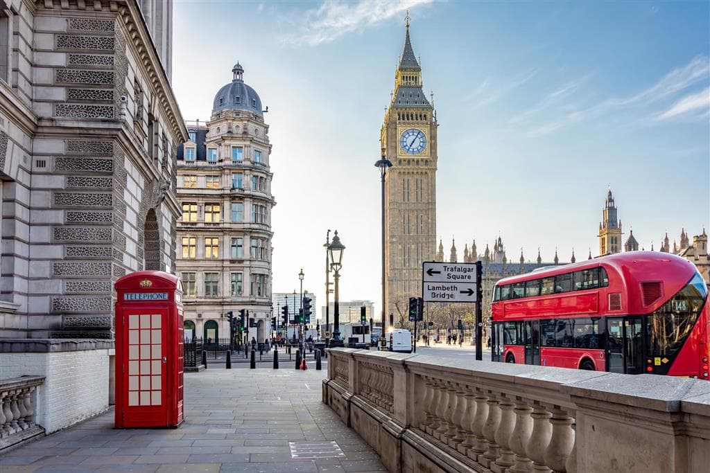 Big Ben vedľa Westminsterského paláca je hodinová veža, ktorá udáva Londýnčanom čas už od roku 1859
