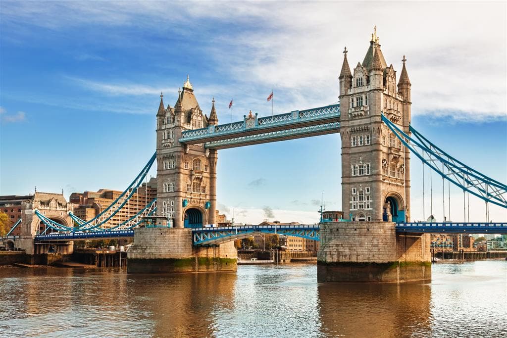 Až 800krát ročne sa otvára ikonický Tower Bridge na Temži, aby umožnil plavbu vysokých lodí