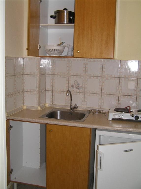 Apartmány Eutychia - kuchynka - autobusová doprava  - Grécko, Olympská riviéra, Paralia