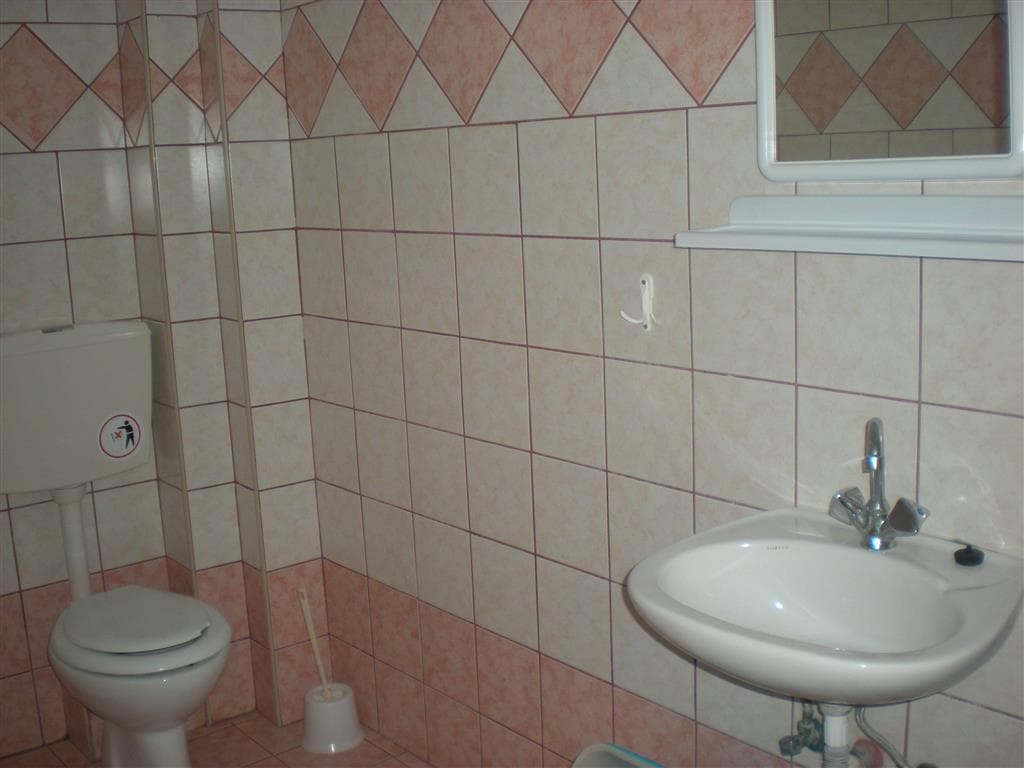 Apartmány Eutychia - kúpeľňa - autobusová doprava  - Grécko, Olympská riviéra, Paralia