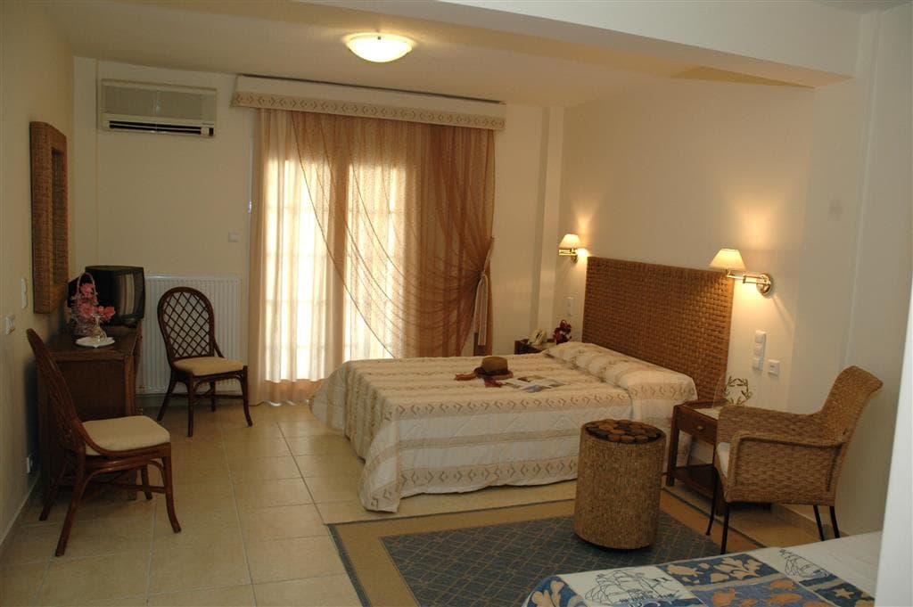 Hotel Poseidon - izba v staršej čati hotela - letecký zájazd  - Grécko, Olympská riviéra, Paralia