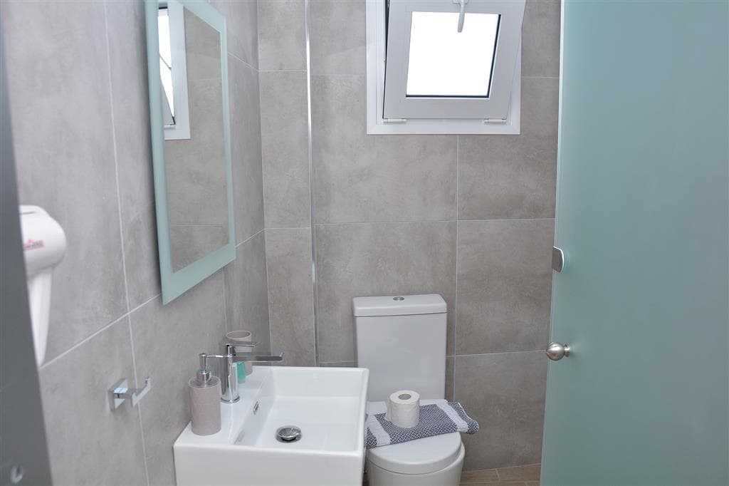 Hotel Poseidon - kúpeľňa v novej časti - letecký zájazd  - Grécko, Olympská riviéra, Paralia