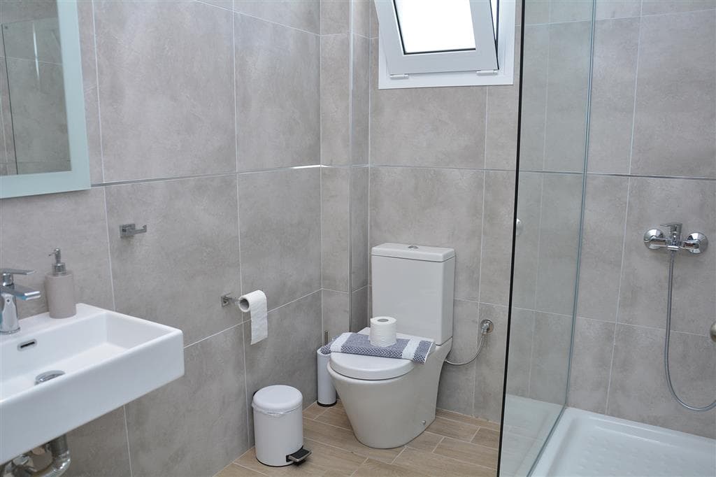 Hotel Poseidon - kúpeľňa v novej časti - letecký zájazd  - Grécko, Olympská riviéra, Paralia
