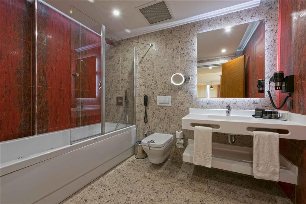 Asia Beach - kúpeľňa v suite - letecký zájazd  - Turecko, Alanya