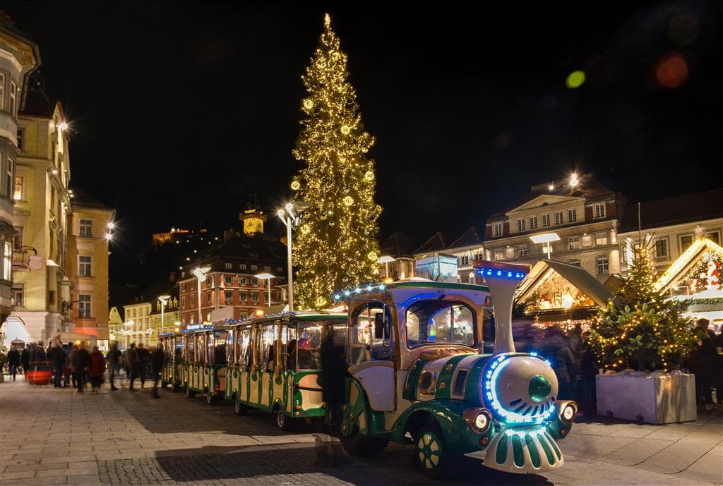 , autobusový poznávací zájazd, Predvianočný Graz, hlavné námestie